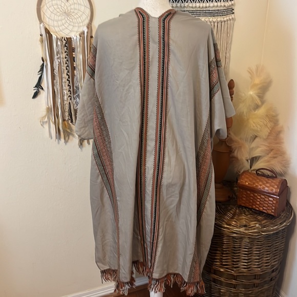 NWT - Tan Fringed Shawl/ O/S Embroidered Colors Burnt Orange, Black, Brown - Picture 7 of 10